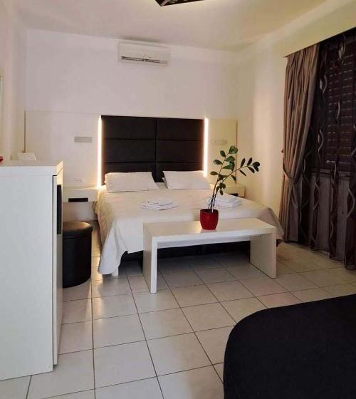 هتل Bicorna Chania