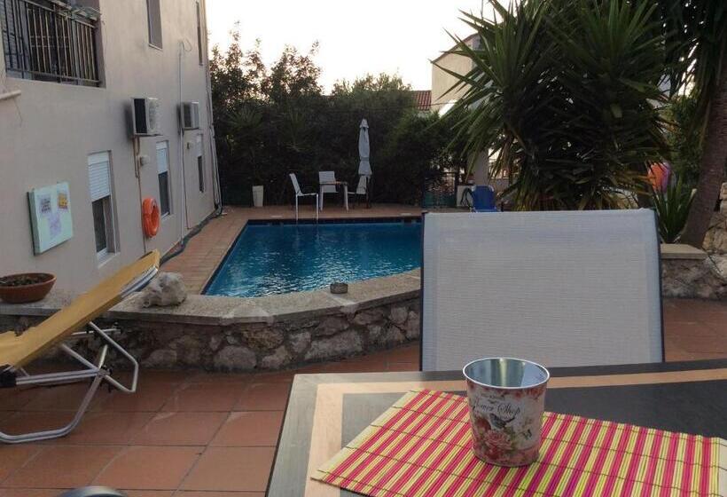 هتل Bicorna Chania