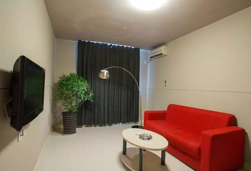 هتل Jinjiang Inn Select Changchun Yiqi Dongfeng Street Branch