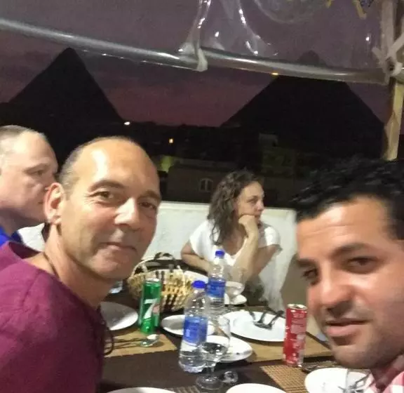 پانسیون 3 Pyramids View Inn