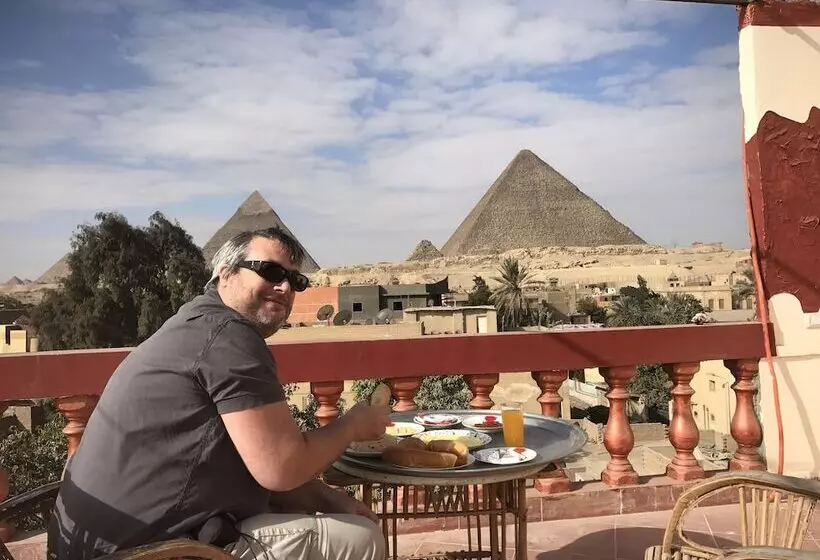 پانسیون 3 Pyramids View Inn
