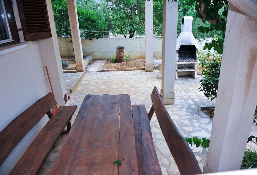 بنسيون Apartments Cola