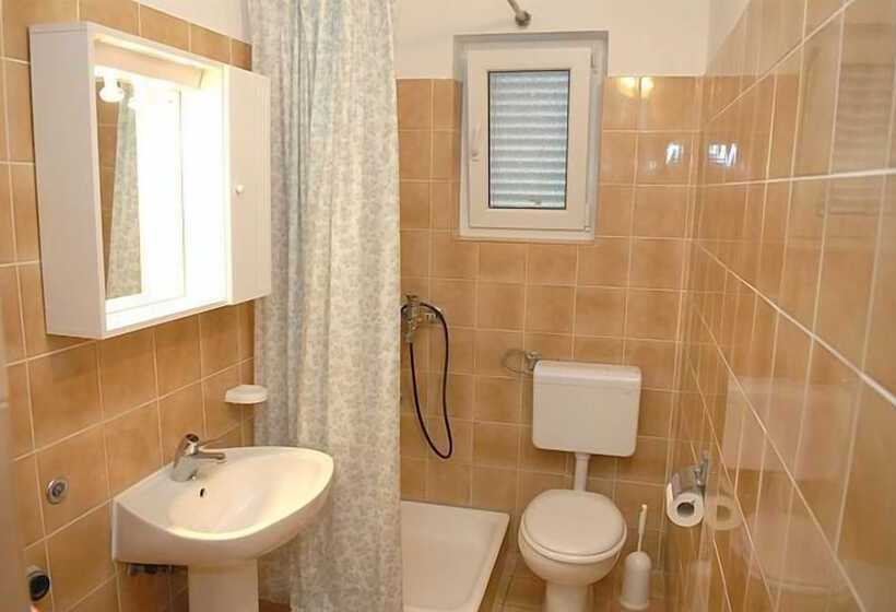 بنسيون Apartments Cola