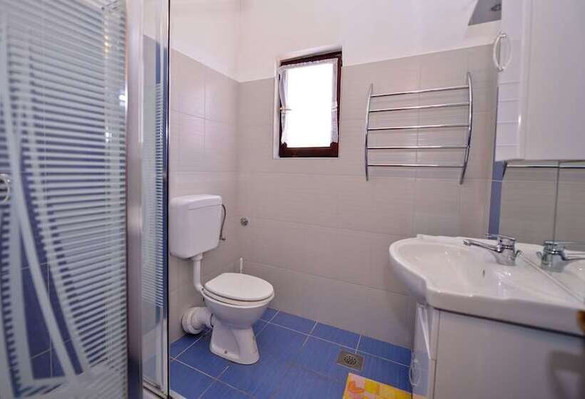 بنسيون Apartments Cola