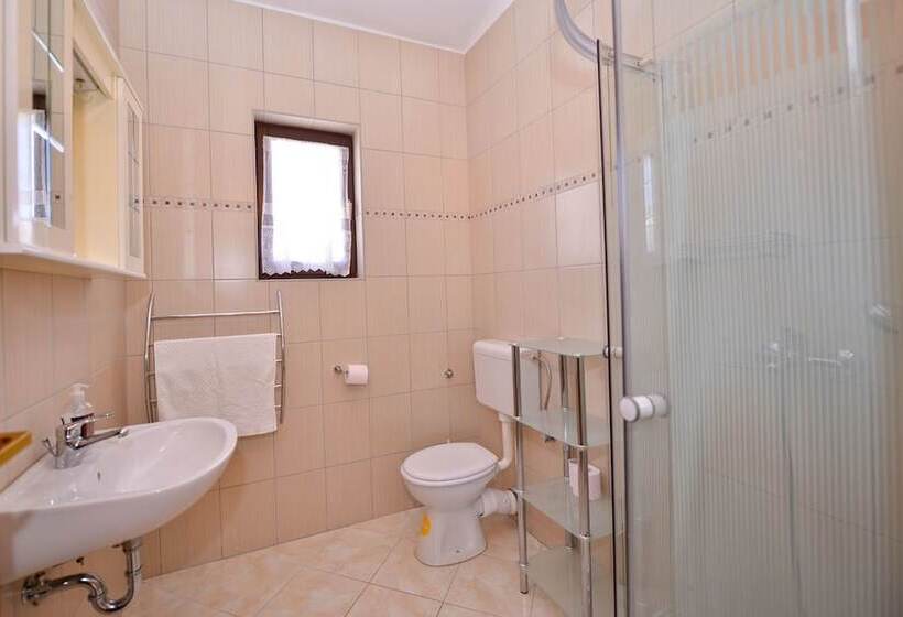 بنسيون Apartments Cola