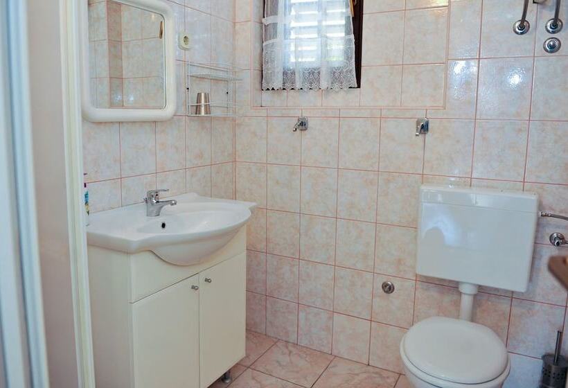 بنسيون Apartments Cola