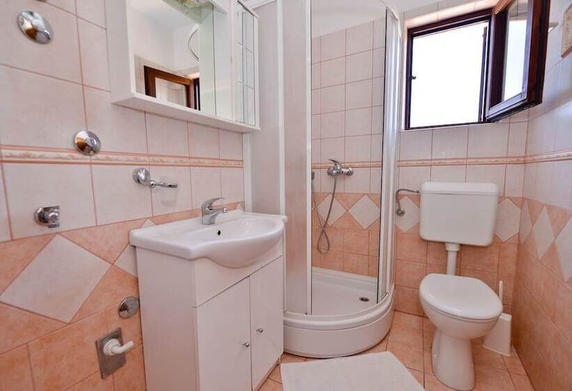 بنسيون Apartments Cola