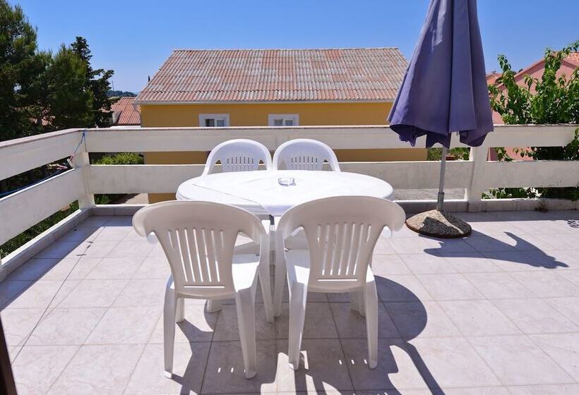 بنسيون Apartments Cola