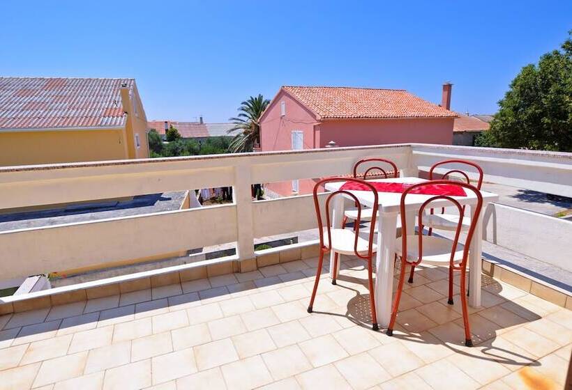 بنسيون Apartments Cola