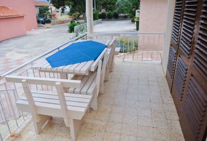 بنسيون Apartments Cola