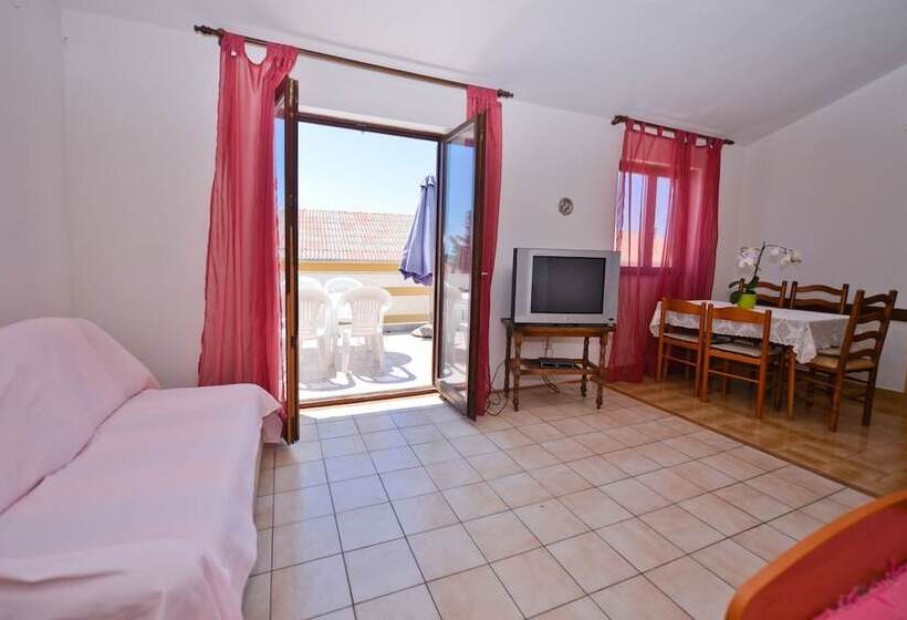 بنسيون Apartments Cola