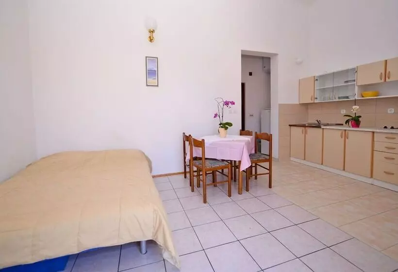Majatalo Apartments Cola