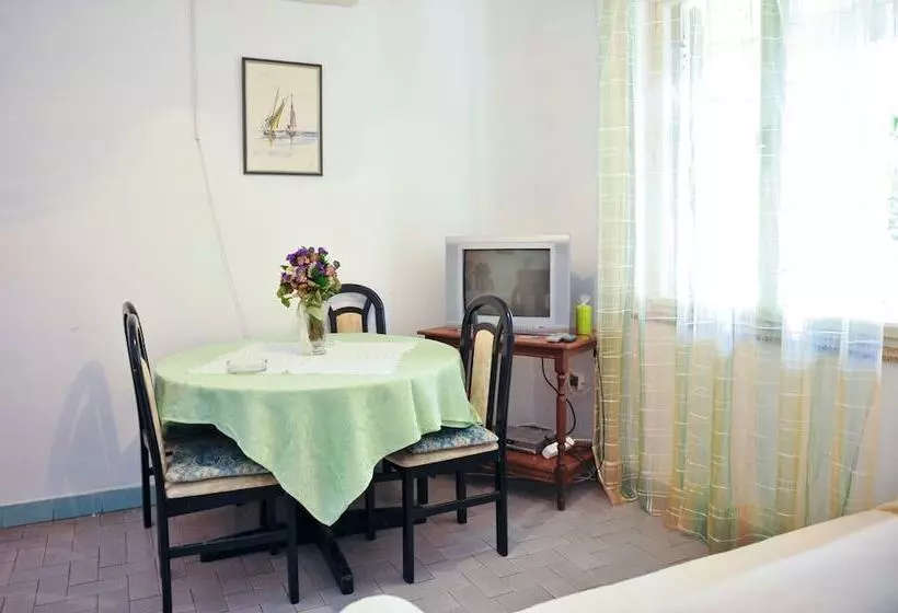 Majatalo Apartments Cola