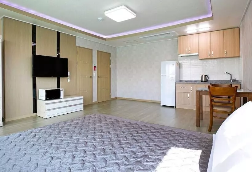 Yeosu Janggun Island Pension