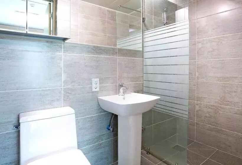 Yeosu Janggun Island Pension