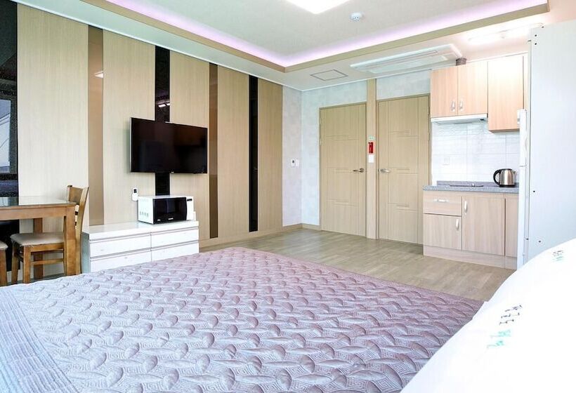 Yeosu Janggun Island Pension