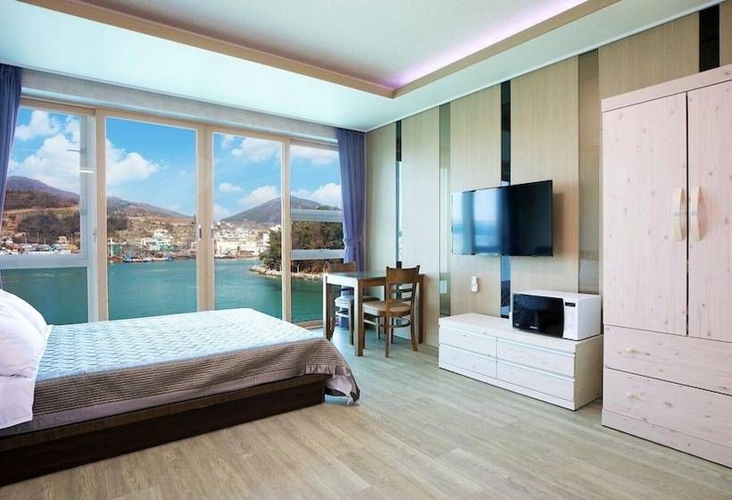Yeosu Janggun Island Pension