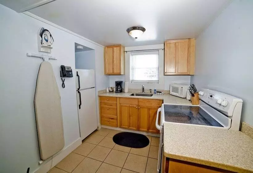 Georgianne Inn & Suites