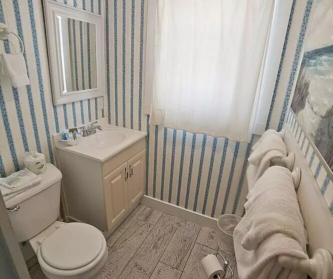 Georgianne Inn & Suites