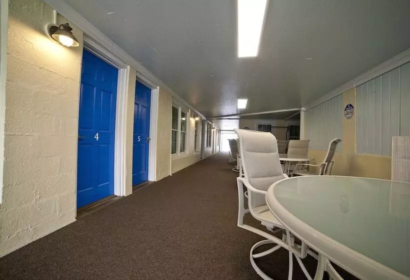Georgianne Inn & Suites