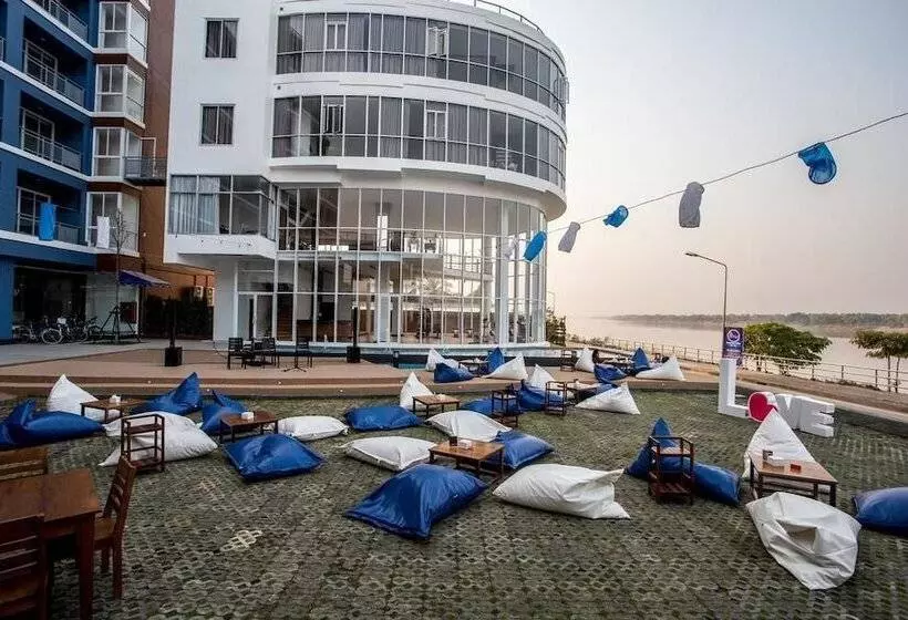 Blu Hotel Nakhon Phanom