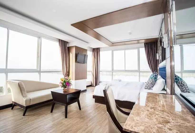 Blu Hotel Nakhon Phanom