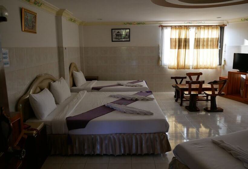 Отель Hirun Grand