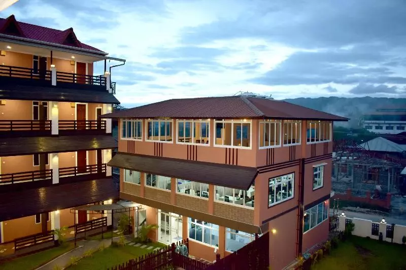 هتل Immana Grand Inle