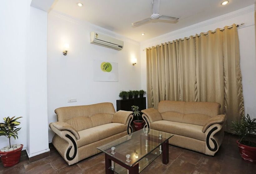 Hotel Oyo 8822 Sector 31