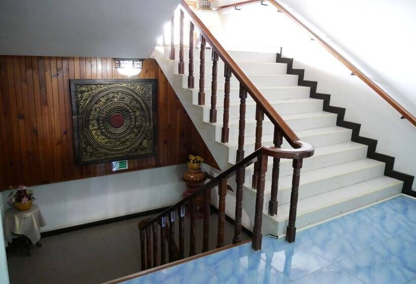 Отель Royal Jommanee