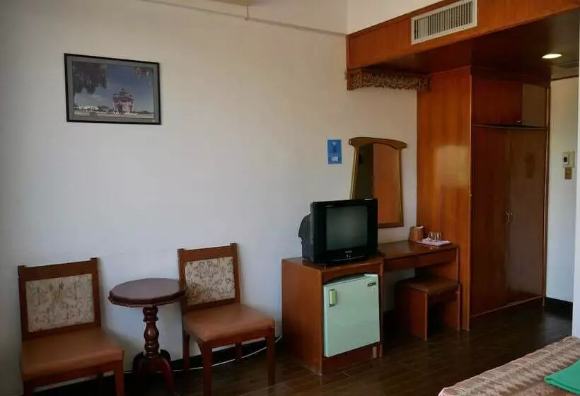 ホテル Royal Jommanee