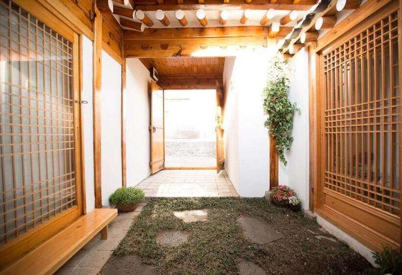 פנסיון Bukchonae