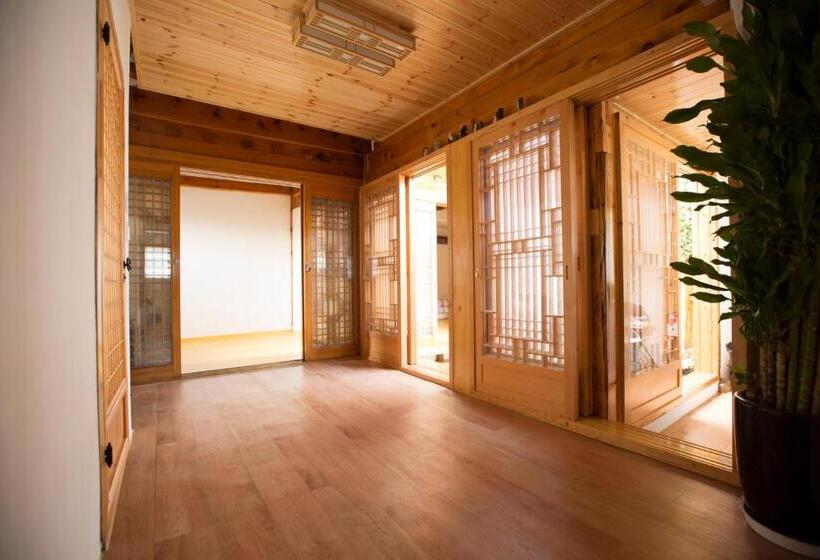 פנסיון Bukchonae