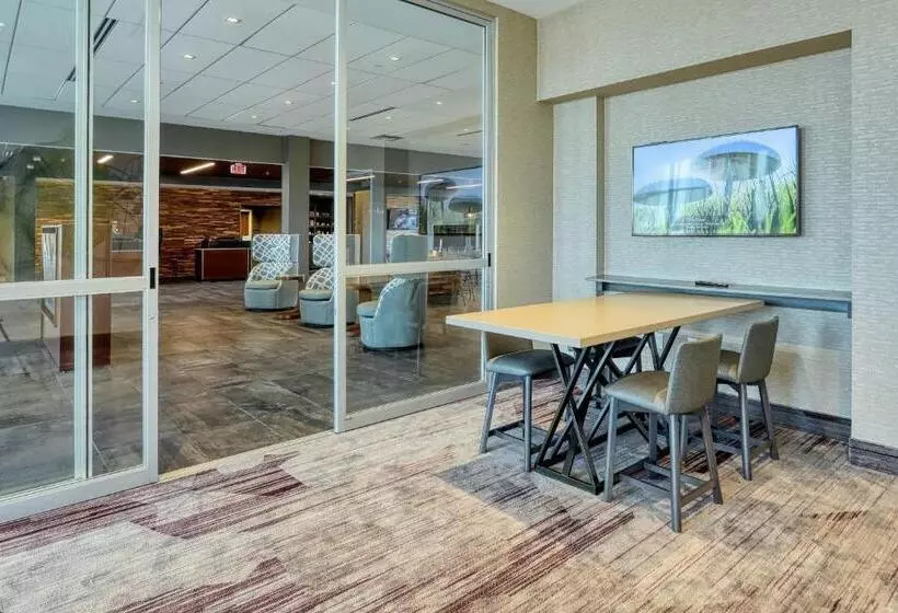 ホテル Courtyard By Marriott North Brunswick