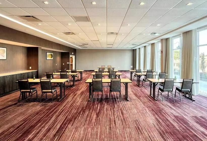 ホテル Courtyard By Marriott North Brunswick