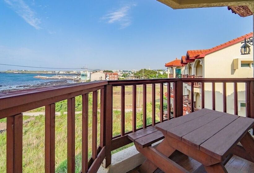 Jeju New Haean Punggyeong Pension