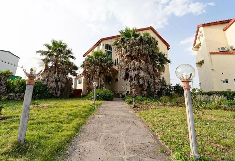 Jeju New Haean Punggyeong Pension