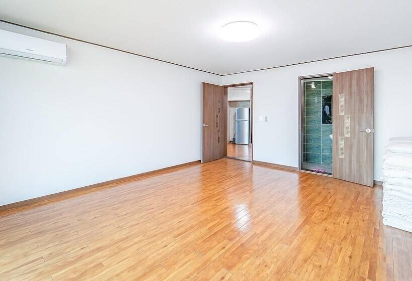 Jeju New Haean Punggyeong Pension