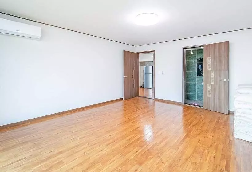 Jeju New Haean Punggyeong Pension