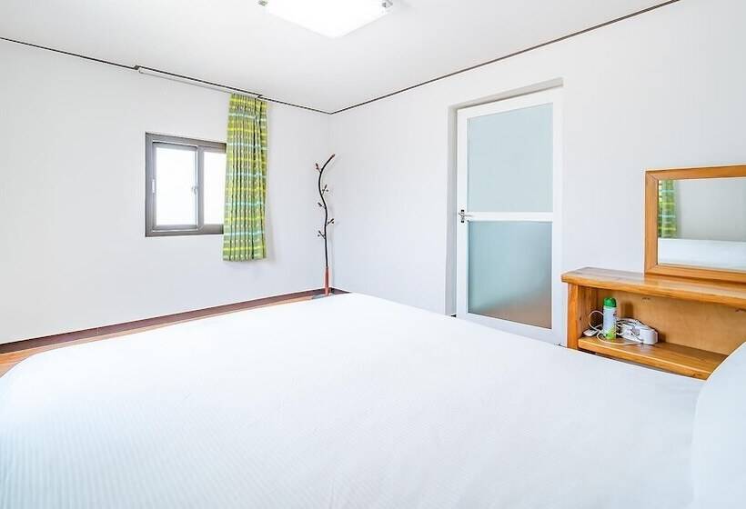 Jeju New Haean Punggyeong Pension