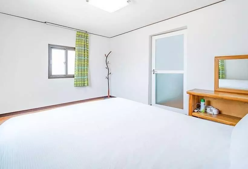 Jeju New Haean Punggyeong Pension