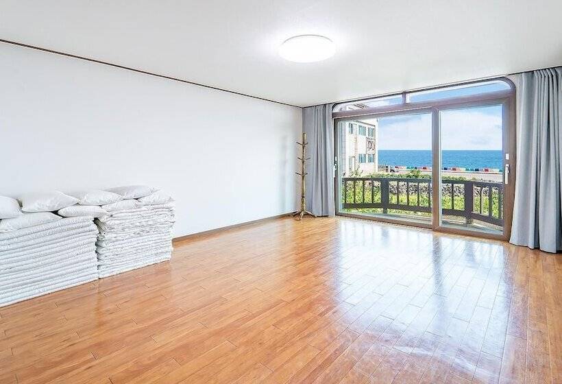 Jeju New Haean Punggyeong Pension