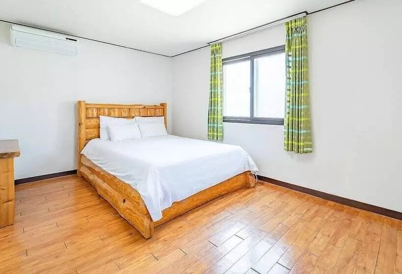 Jeju New Haean Punggyeong Pension