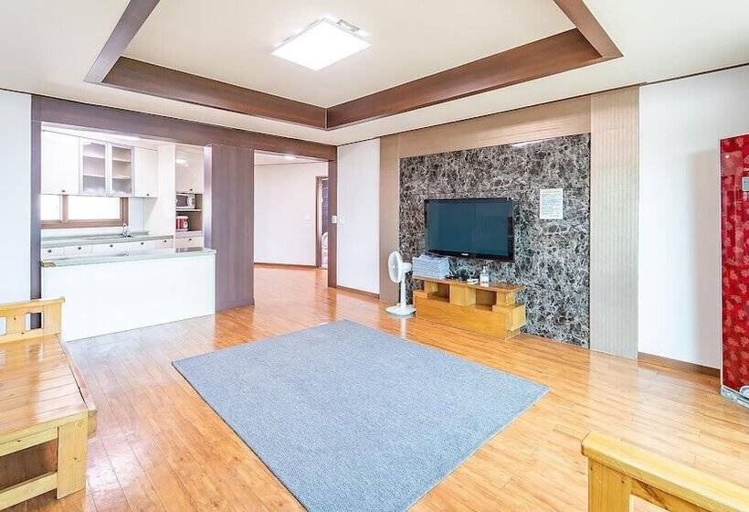 Jeju New Haean Punggyeong Pension