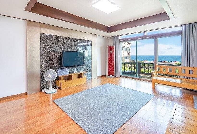 Jeju New Haean Punggyeong Pension