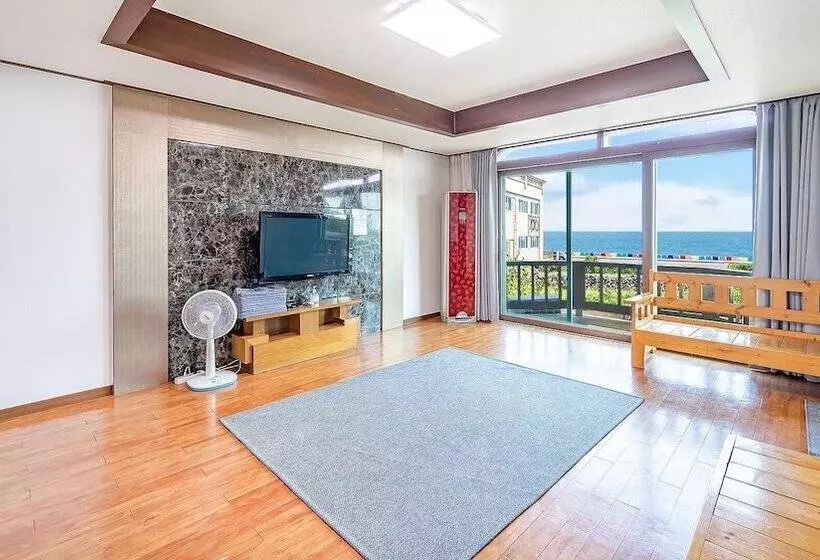 Jeju New Haean Punggyeong Pension