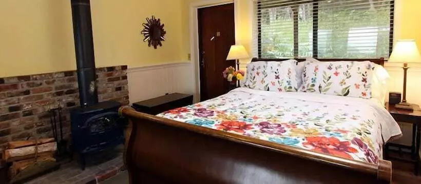 Aamiaismajoitus (B&B) Elk Cove Inn & Spa