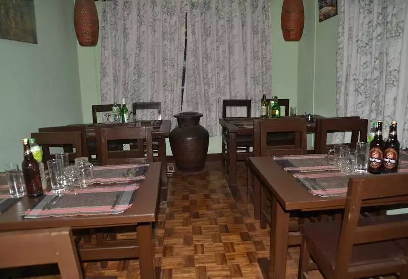 تختخواب و صبحانه Pradhan House   Home Stay With Garden