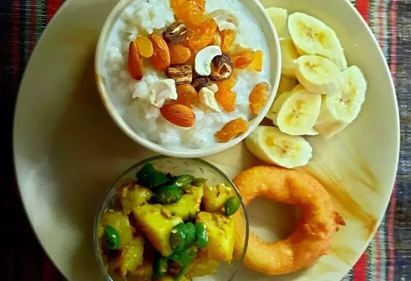 تختخواب و صبحانه Pradhan House   Home Stay With Garden