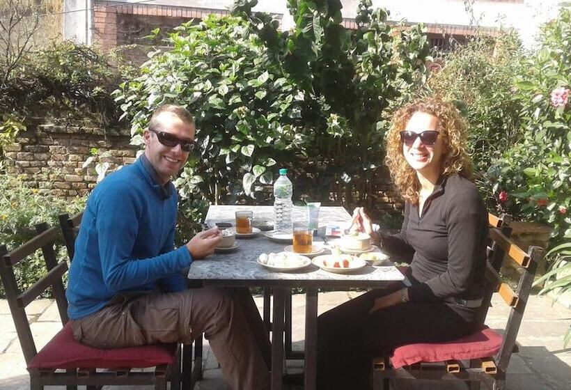 تختخواب و صبحانه Pradhan House Home Stay With Garden